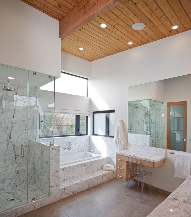 Cloy Residence bathroom