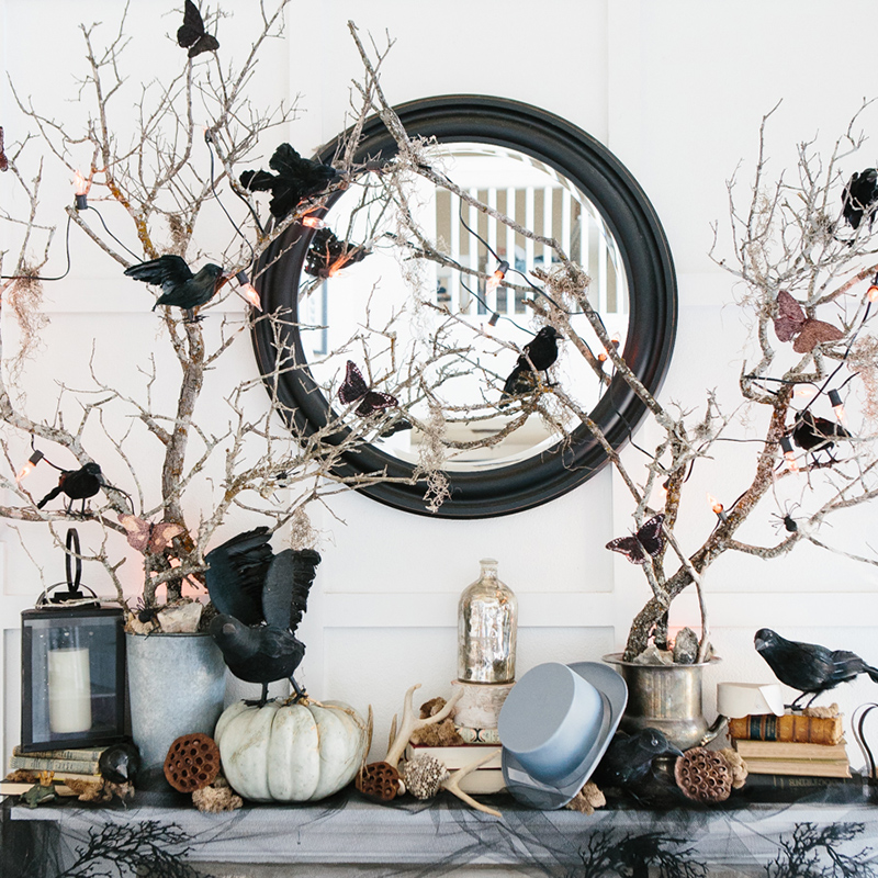 Candice’s Halloween Mantel