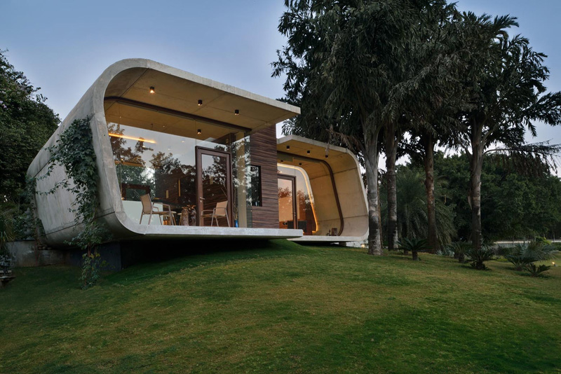 A Curved Concrete Contemporary Pool House in India