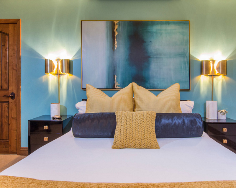 Featured image of post Gold Navy Blue Bedroom / The navy blue walls sure complement well with the furniture and decoration inside this bedroom.