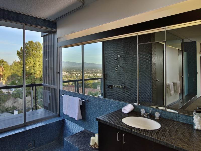 La Montana Place bathroom