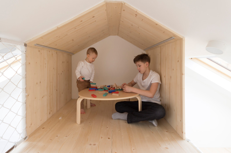 Summer House Bedroom Playroom cubby