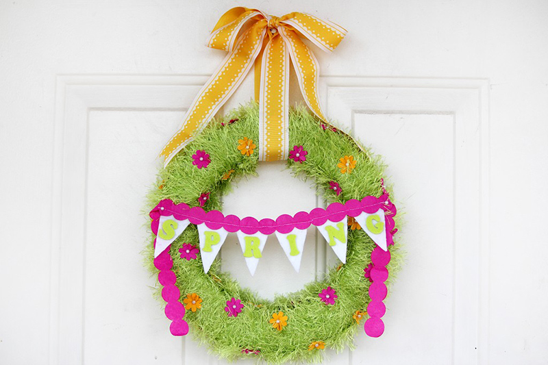 DIY Fringed Yarn Wreath