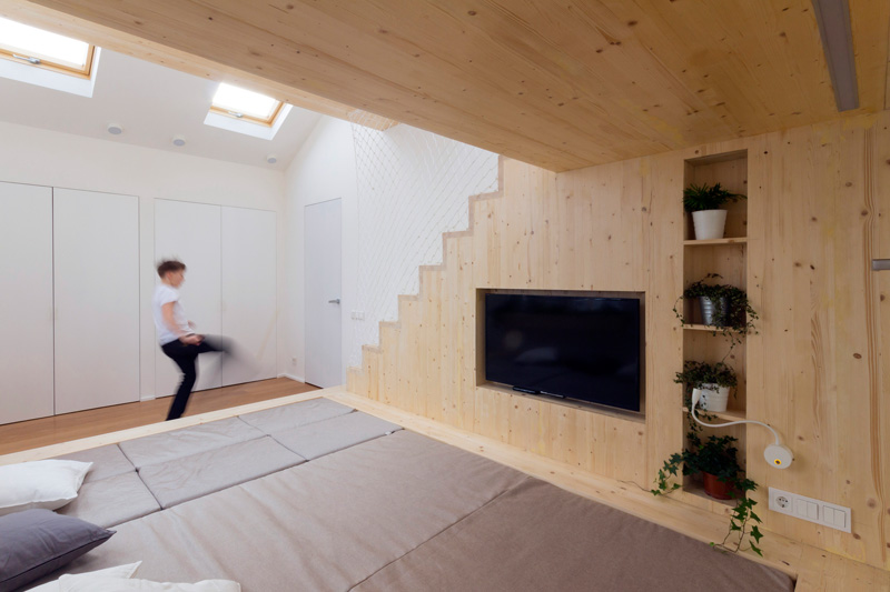 Summer House Bedroom Playroom