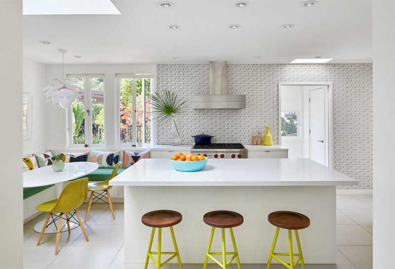 22 Midcentury Modern Kitchen Designs Showcasing Contrast  