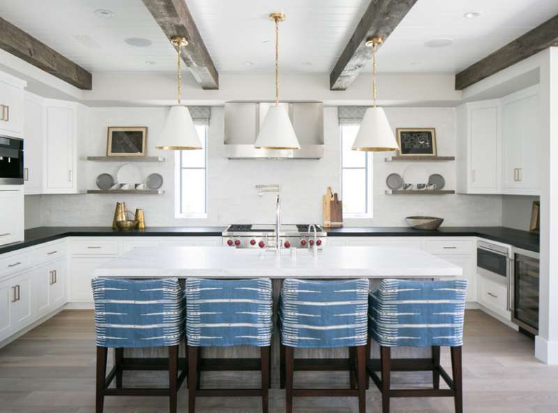 24 Stylish Black and White U-Shaped Kitchen