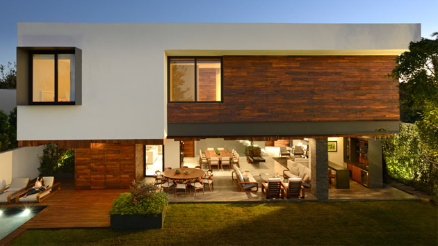 Atrium House: A Home With a Palette of Wood, Steel and ...