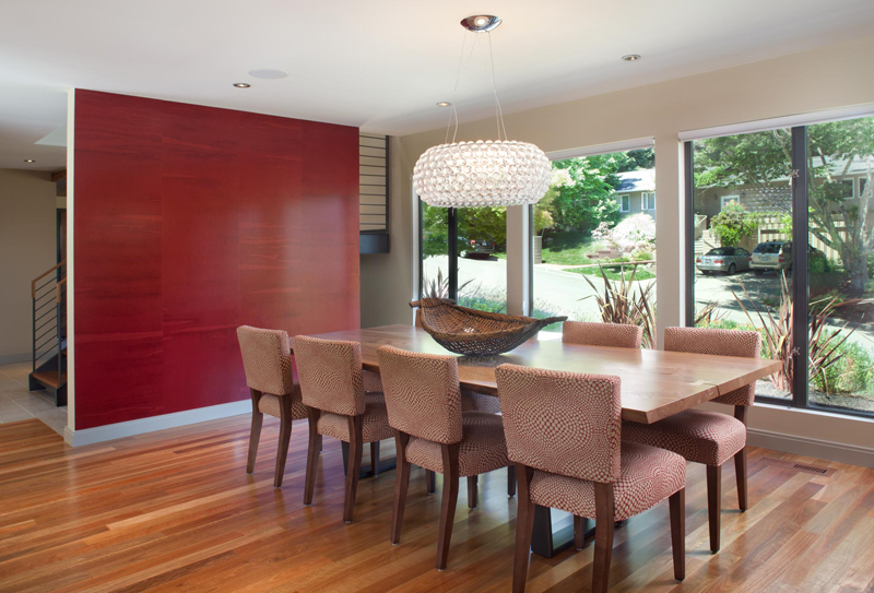 red accent wall dining room