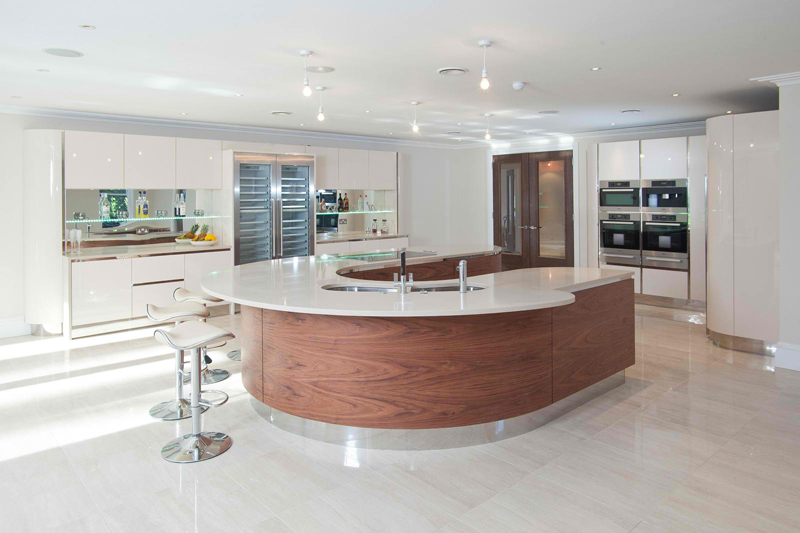 20 Beautiful Curved Kitchen Bars | Home Design Lover