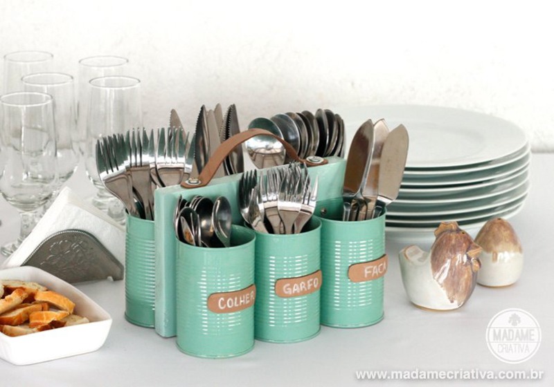 Cutlery with handle made with cans, wood and leather