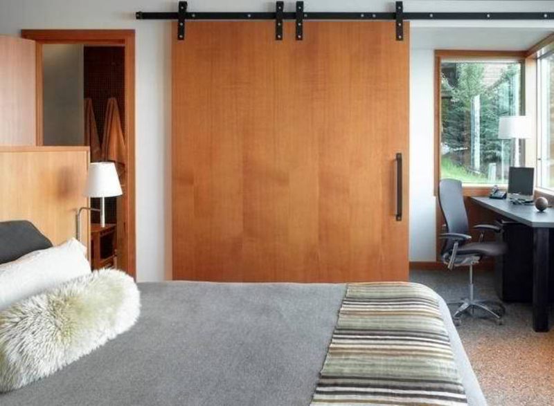 20 Gorgeous Bedrooms with Wooden Sliding Doors | Home ...