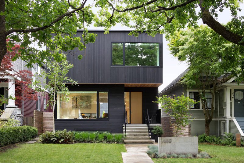 Beautiful Mid-Block Contemporary House in Australia With Black and Wood Exterior