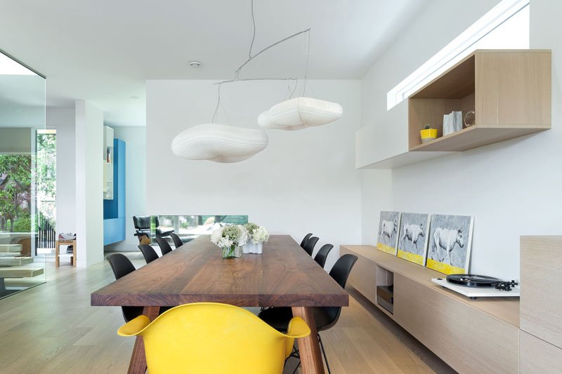Mid-Block Contemporary House dining room
