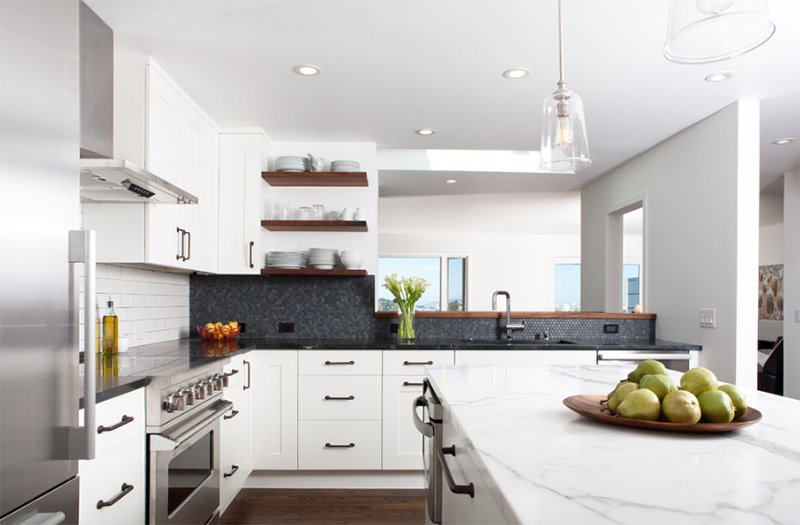 Featured image of post White Modern Kitchen Bloxburg - But if a white kitchen is modern in style, it doesn&#039;t mean that it also has to be stark, cold, and sterile in feel.