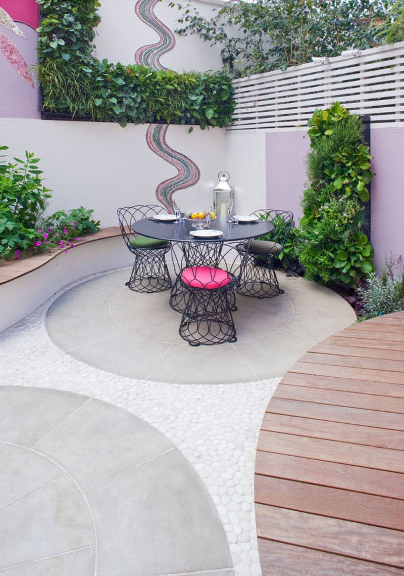 A Chic Backyard With A Small Modern Pink Patio | Home Design Lover