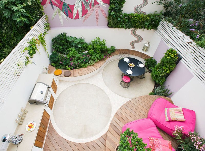 Notting Hill pink patio circle