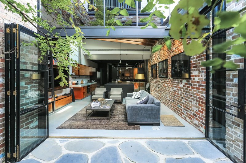 Darlinghurst Warehouse: Once a Garage, Now a Brick House ...