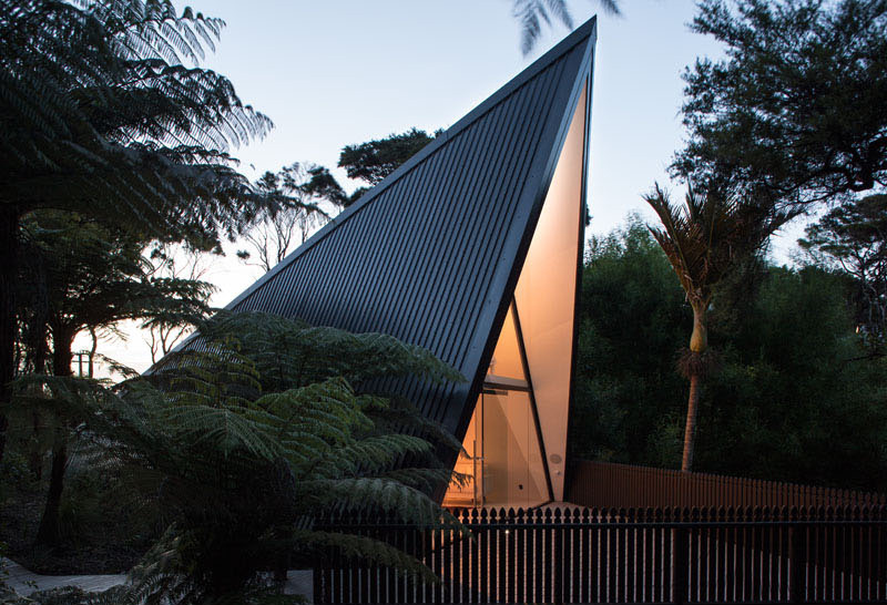 Tent House: A Totally Distinct Retreat in Waiheke Island, New Zealand