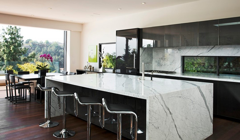 Los Angeles Hills Modern Kitchen